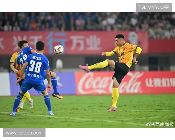 广州足球队耐力变革引发热议球迷期待新赛季精彩表现与突破