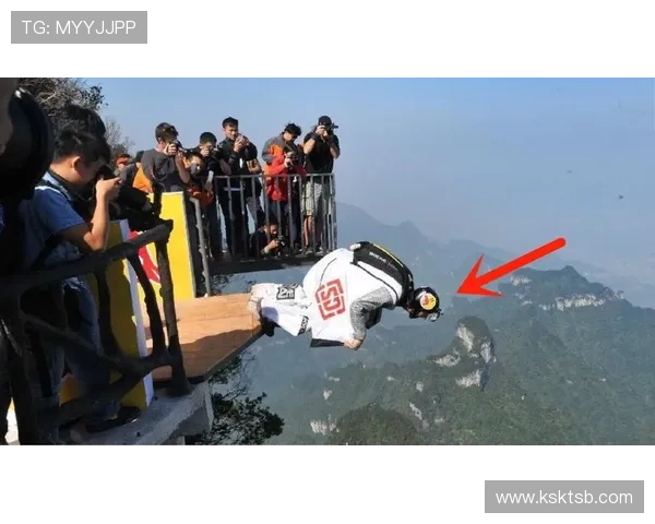 成都极限运动队与深圳极限运动队赛后复盘力量对决的精彩瞬间与启示 成都极限运动队与深圳极限运动队赛后复盘力量对决的精彩瞬间与启示